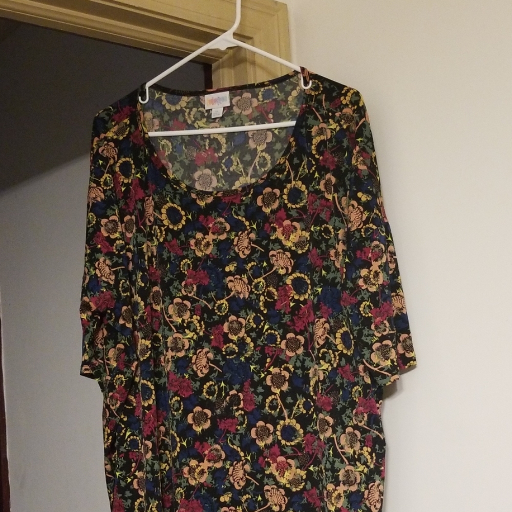 Ladies Lularoe blouse